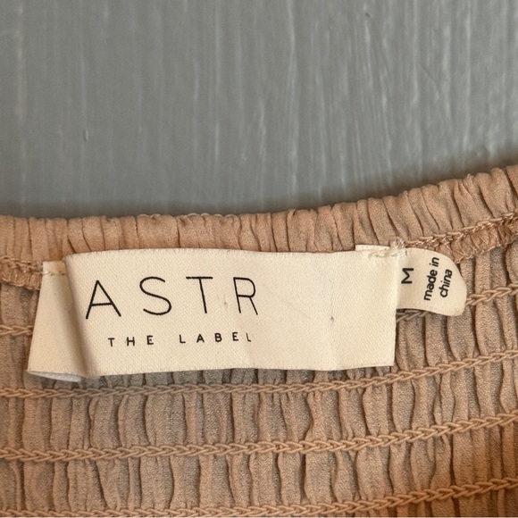 ASTR The Label Puff Sleeve Square Neck Top Sz M Blush Smocked Coquette Romantic - Picture 12 of 16